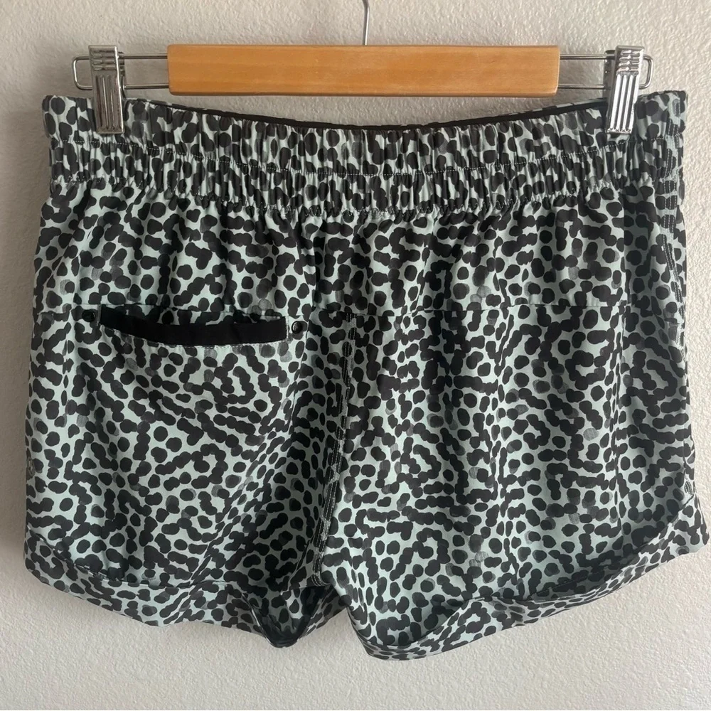 Lululemon Spring Break Away Shorts Ace Spot Blue Black 4-Way Stretch Size 8